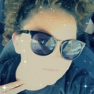 Meet your Posher, Devonie